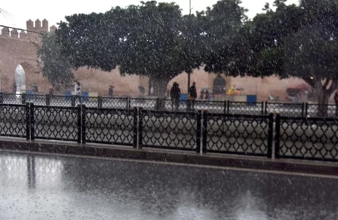 زخات مطرية رعدية قوية متفرقة مرتقبة اليوم الخميس بعدد من مناطق المغرب