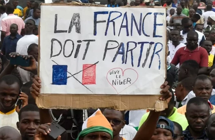 النيجر تحظر مجالها الجوي أمام الطائرات الفرنسية