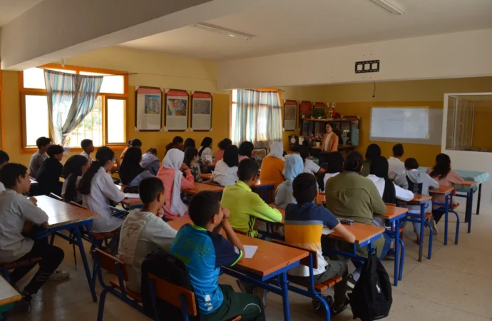 يوم تكويني حول “صناعة المحتوى والسلامة الرقمية” بإعدادية سلوان