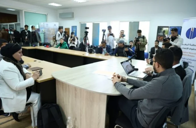 إستئناف عملية جمع التوقيعات لدعم عريضة “الساعة القانونية”